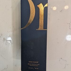 Orce Come Closer serum foundation